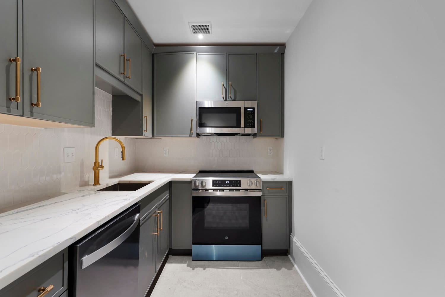 708 Barnard Street, photo 4